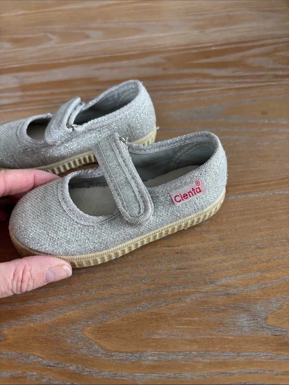 Cienta Girls Sparkle Mary Janes in Silver and Tan